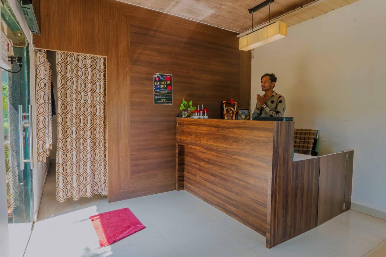 马哈巴莱斯赫瓦尔 The Oak Woods酒店 外观 照片